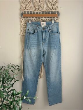 BDG Straight Leg Jeans in Light Blue Wash